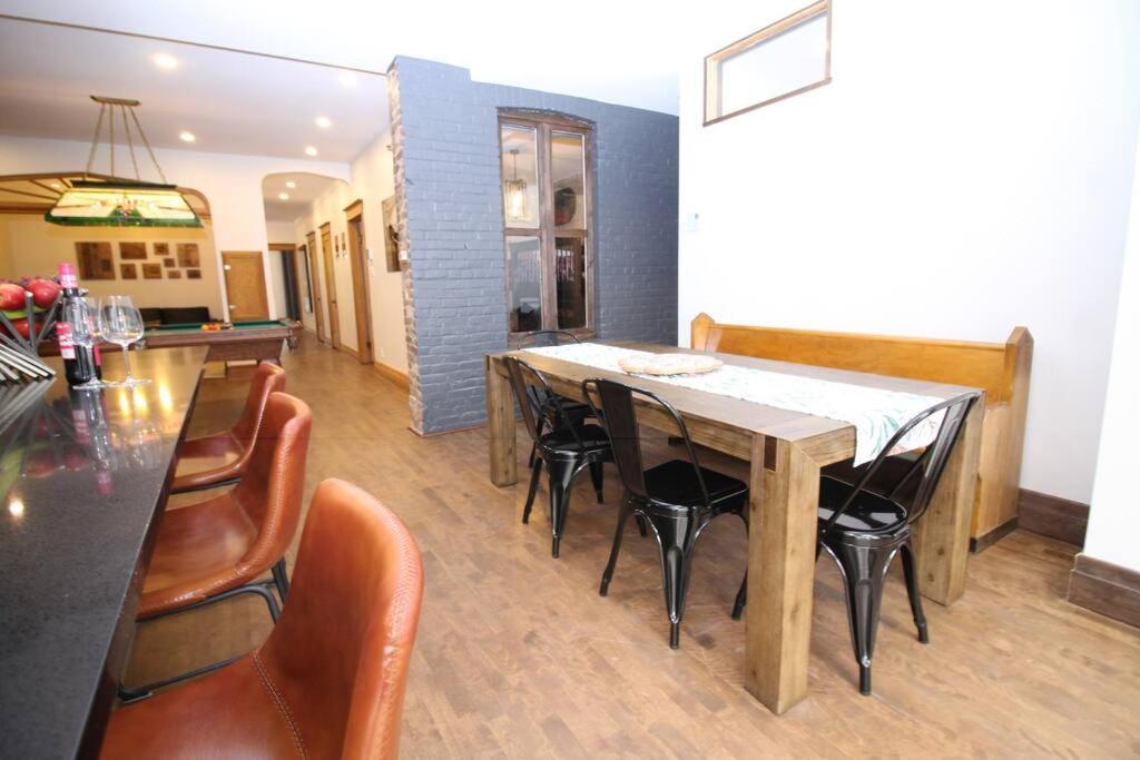 Charm & Luxury Vacation Headquarters To Downtown! Apartment Montreal Luaran gambar