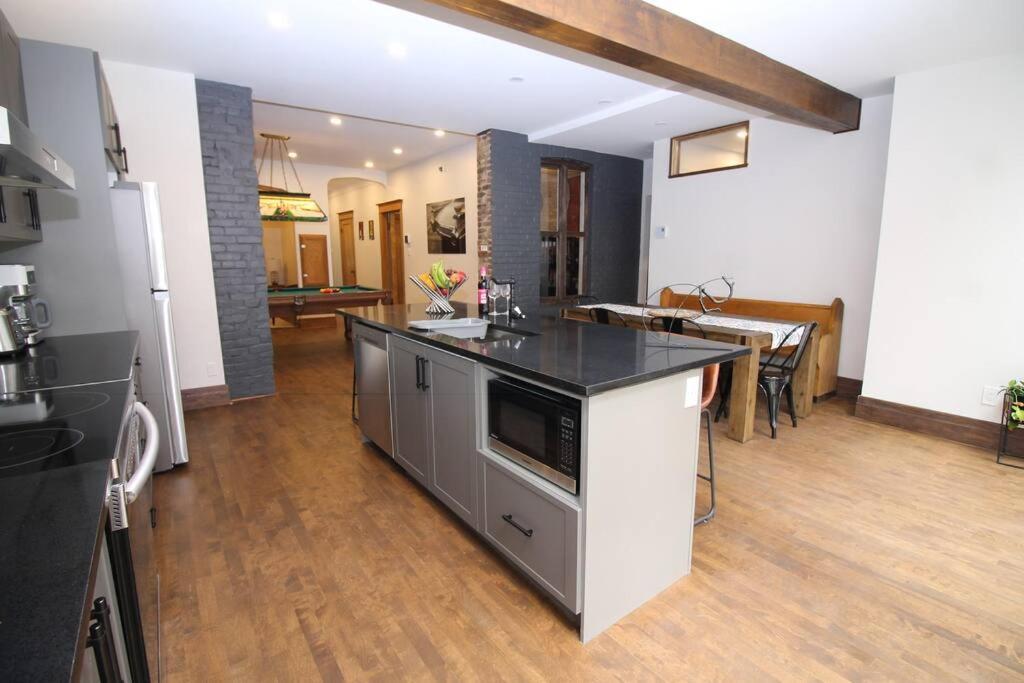 Charm & Luxury Vacation Headquarters To Downtown! Apartment Montreal Luaran gambar