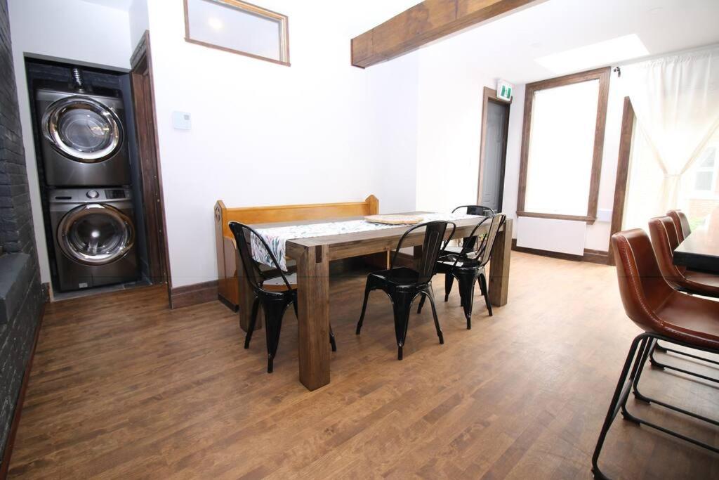 Charm & Luxury Vacation Headquarters To Downtown! Apartment Montreal Luaran gambar