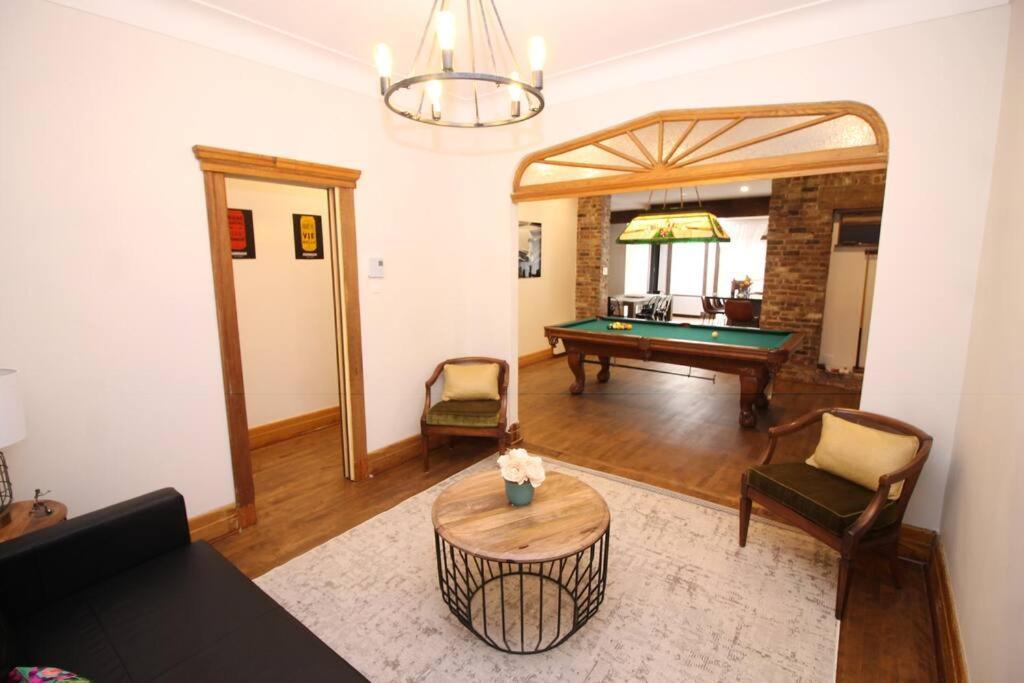 Charm & Luxury Vacation Headquarters To Downtown! Apartment Montreal Luaran gambar